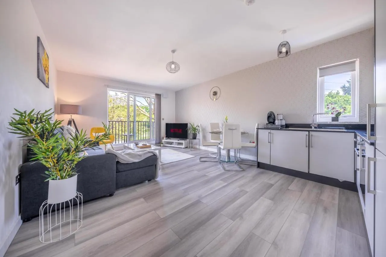 Ash View Place 4 -Heathrow - Thorpe Park - Free Parking Staines-upon-Thames 0*,  United Kingdom