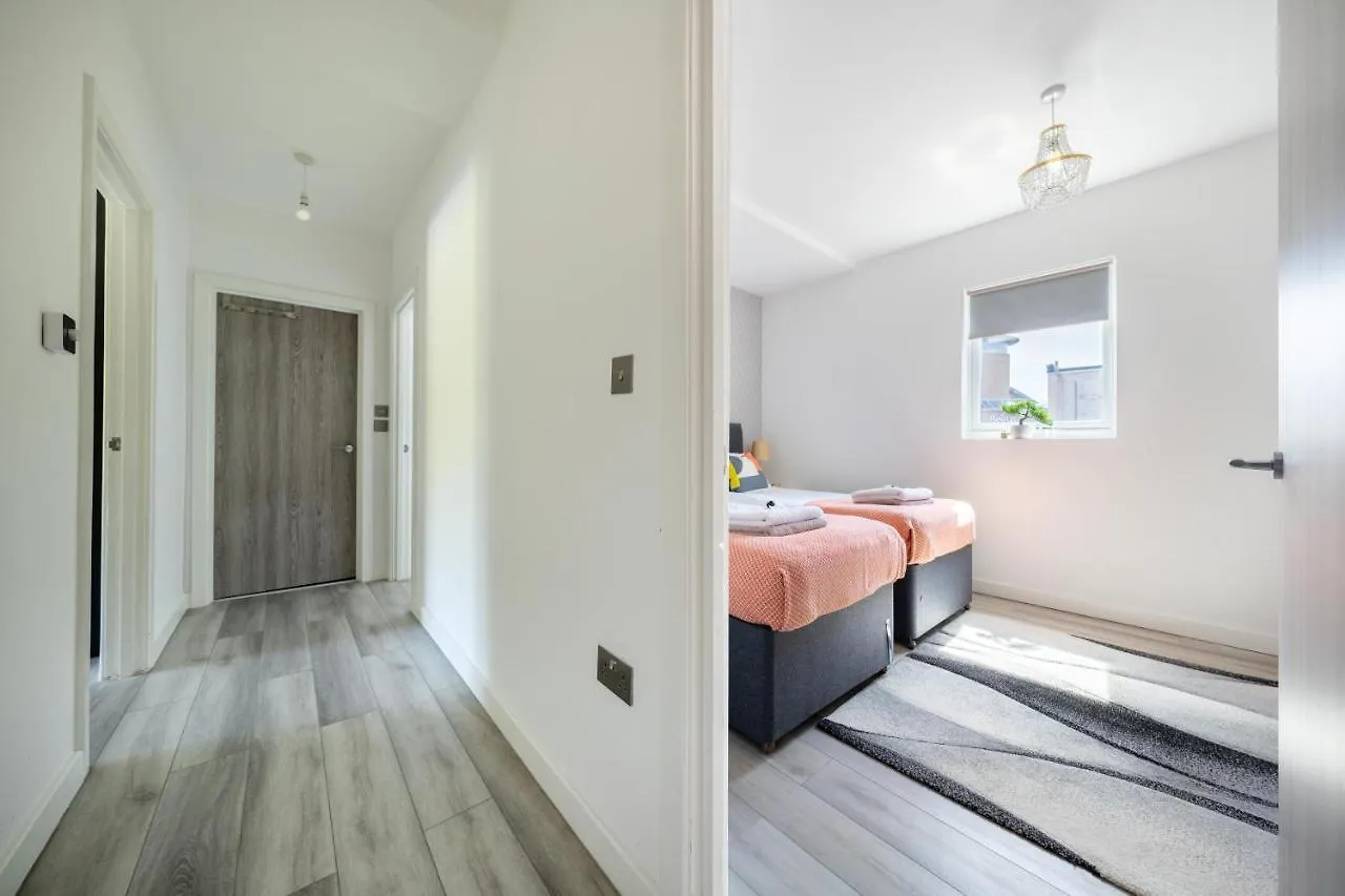 Apartment Ash View Place 4 -Heathrow - Thorpe Park - Free Parking Staines-upon-Thames