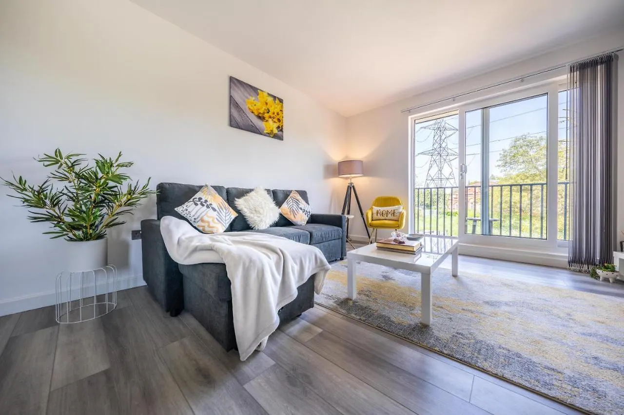 Ash View Place 4 -Heathrow - Thorpe Park - Free Parking Staines-upon-Thames