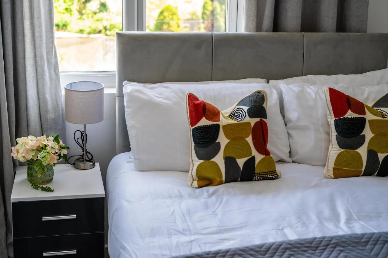 Ash View Place 4 -Heathrow - Thorpe Park - Free Parking Staines-upon-Thames Apartmán